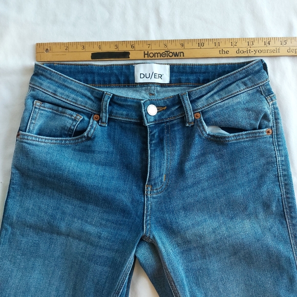 DU/ER Duer Performance Denim Girlfriend Jean Indigo Medium Wash Size 25 - Picture 13 of 16